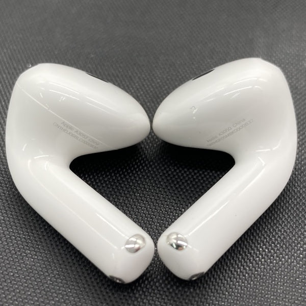 【中古】AirPods 4 MXP63J/A【秋葉原】