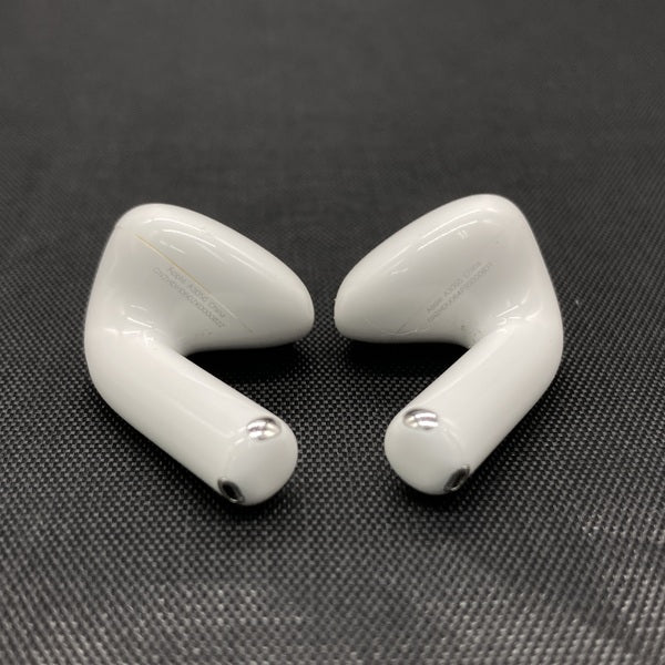 【中古】AirPods 4 MXP93J/A（アクティブノイズキャンセリング搭載）【日本橋】