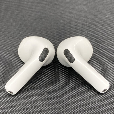 【中古】AirPods 4 MXP93J/A（アクティブノイズキャンセリング搭載）【秋葉原】