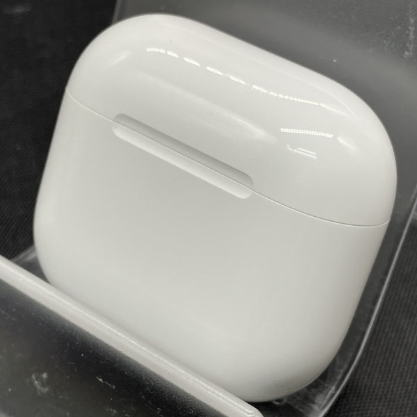 【中古】AirPods 4 MXP93J/A（アクティブノイズキャンセリング搭載）【秋葉原】