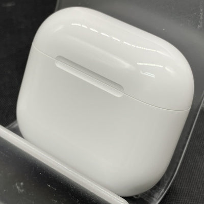 【中古】AirPods 4 MXP93J/A（アクティブノイズキャンセリング搭載）【秋葉原】