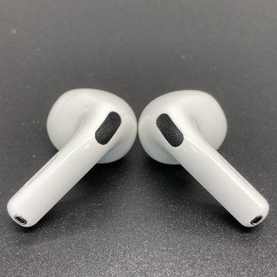 【中古】AirPods 4 MXP93J/A（アクティブノイズキャンセリング搭載）【秋葉原】