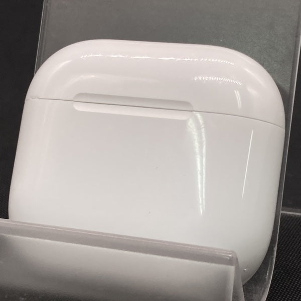 【中古】AirPods 4 MXP93J/A（アクティブノイズキャンセリング搭載）【秋葉原】