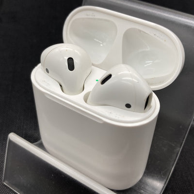 【中古】AirPods with Charging Case MV7N2J/A【秋葉原】