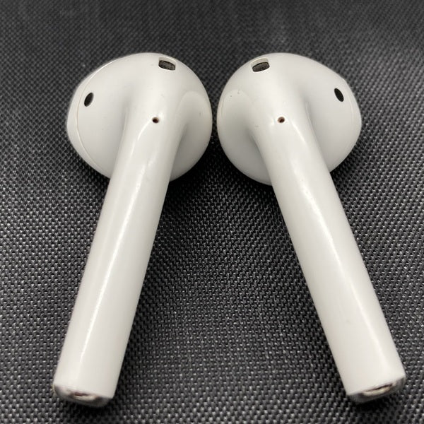 【中古】AirPods with Charging Case MV7N2J/A【秋葉原】