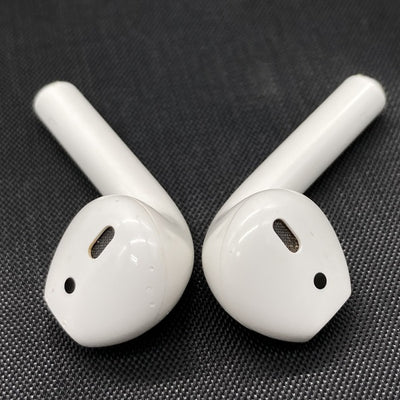 【中古】AirPods with Charging Case MV7N2J/A【秋葉原】
