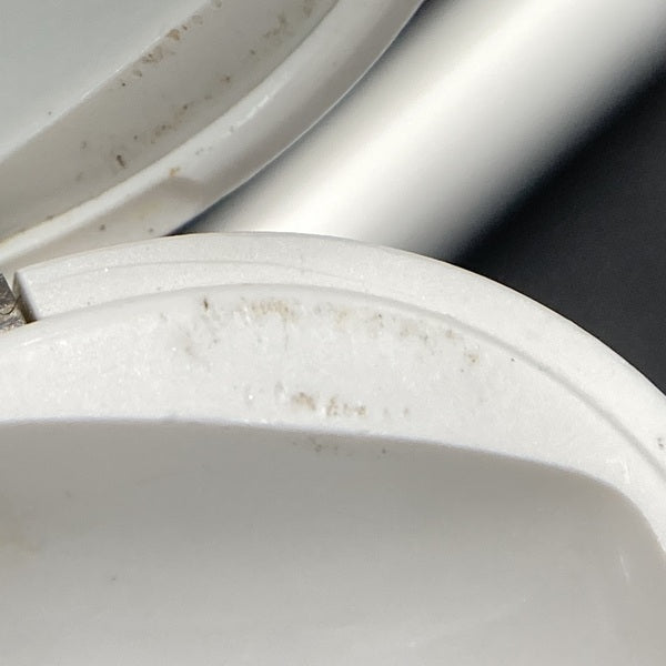 【中古】AirPods with Charging Case MV7N2J/A【秋葉原】