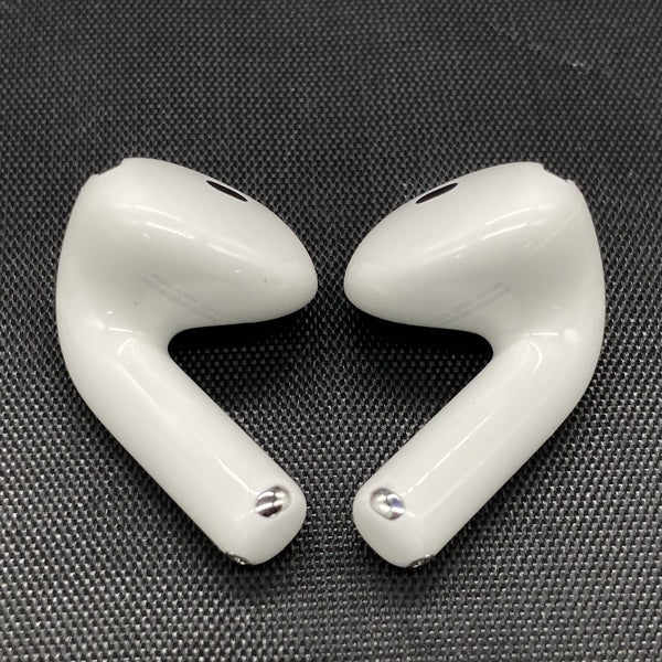 【中古】AirPods 4 MXP93J/A（アクティブノイズキャンセリング搭載）【秋葉原】
