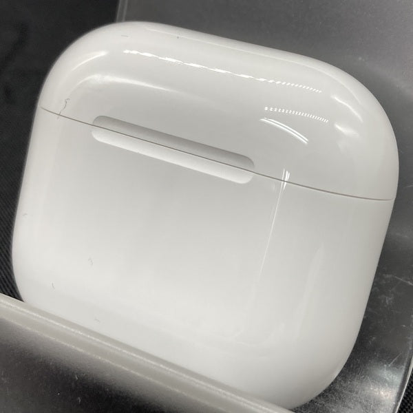 【中古】AirPods 4 MXP93J/A（アクティブノイズキャンセリング搭載）【秋葉原】