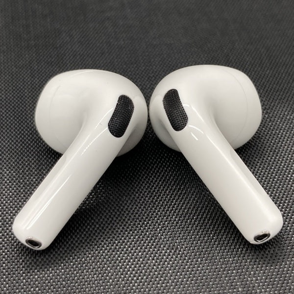 【中古】AirPods 4 MXP93J/A（アクティブノイズキャンセリング搭載）【秋葉原】