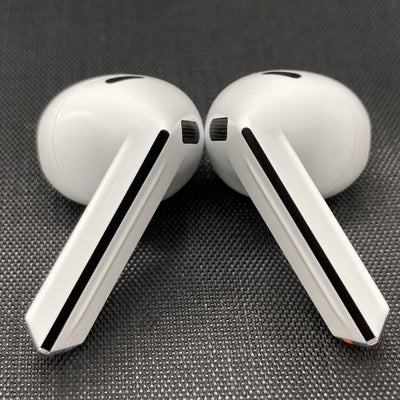 【中古】Galaxy Buds3 ホワイト 【SM-R530NZWAXJP】【秋葉原】
