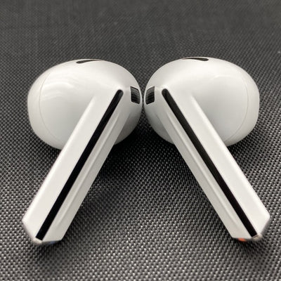 【中古】Galaxy Buds3 ホワイト 【SM-R530NZWAXJP】【秋葉原】