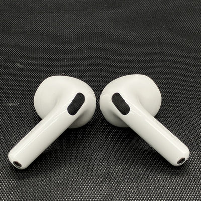 【中古】AirPods 4 MXP93J/A（アクティブノイズキャンセリング搭載）【秋葉原】
