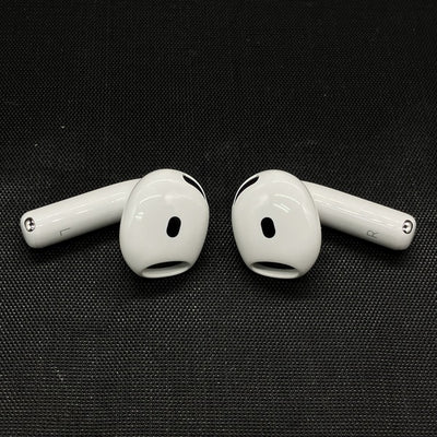 【中古】AirPods 4 MXP93J/A（アクティブノイズキャンセリング搭載）【秋葉原】