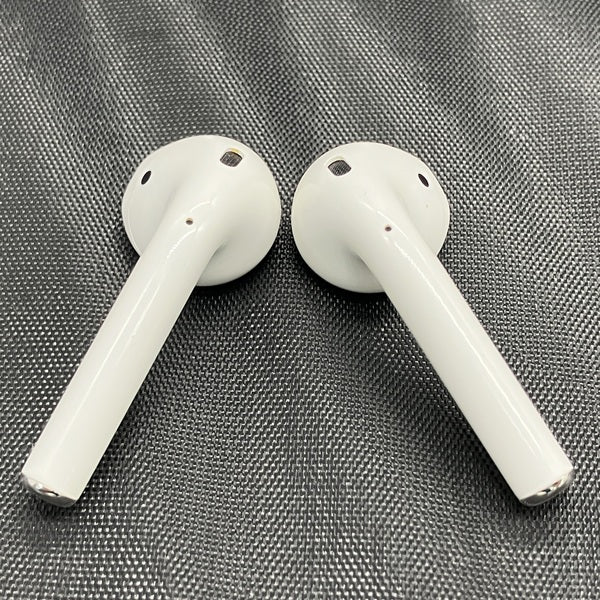 【中古】AirPods with Charging Case MV7N2J/A【秋葉原】