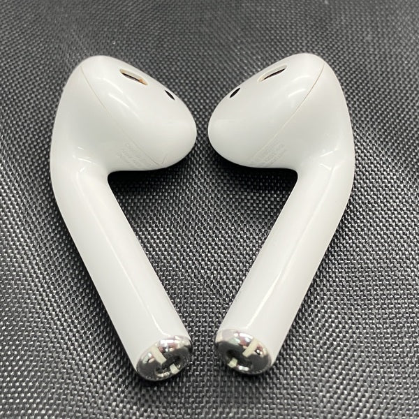 【中古】AirPods with Charging Case MV7N2J/A【秋葉原】