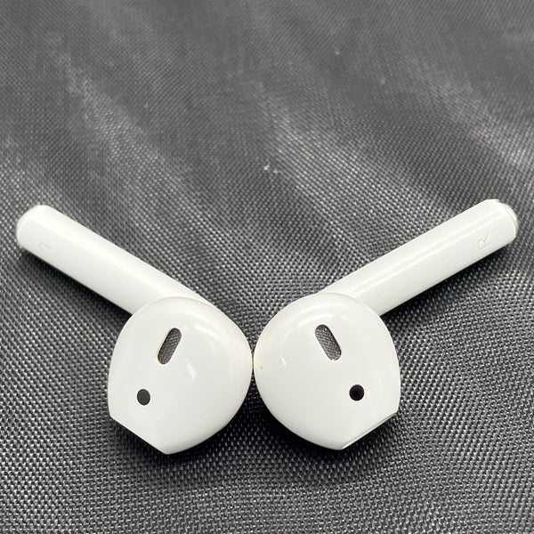 【中古】AirPods with Charging Case MV7N2J/A【秋葉原】