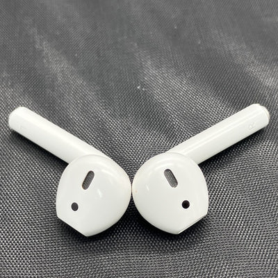 【中古】AirPods with Charging Case MV7N2J/A【秋葉原】