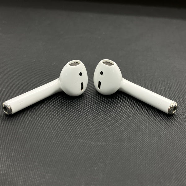 【中古】AirPods with Charging Case MV7N2J/A【秋葉原】