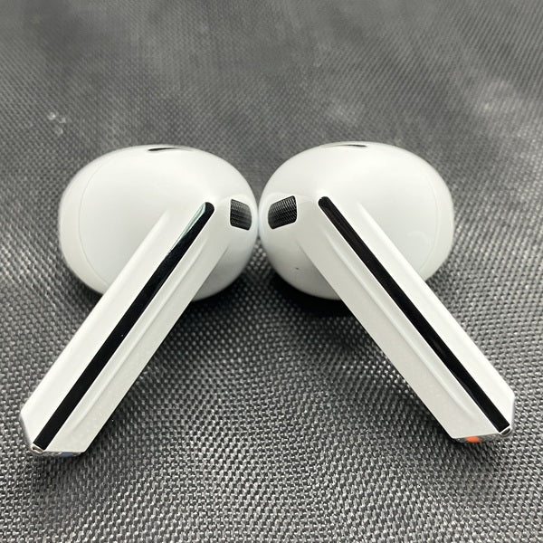 【中古】Galaxy Buds3 ホワイト 【SM-R530NZWAXJP】【秋葉原】