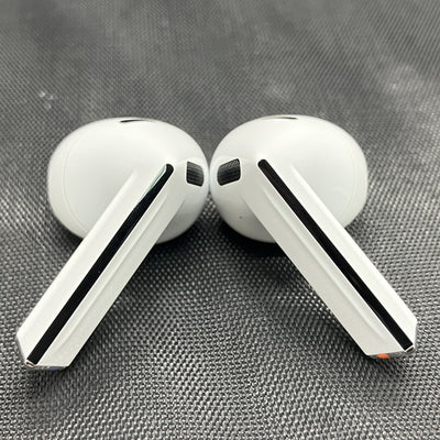 【中古】Galaxy Buds3 ホワイト 【SM-R530NZWAXJP】【秋葉原】