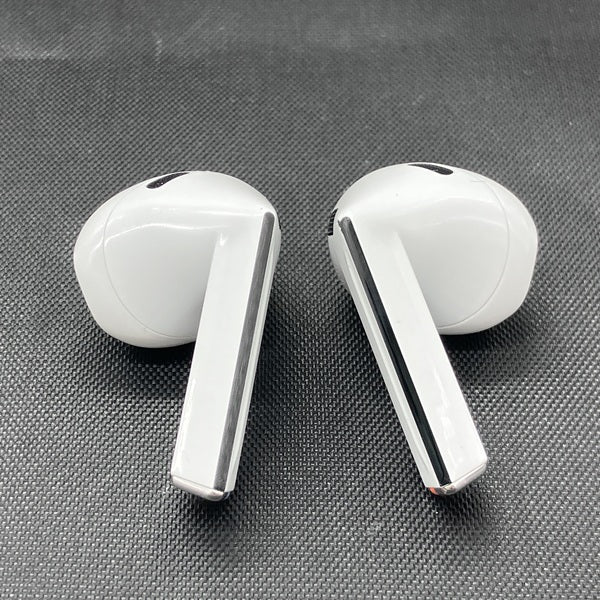 【中古】Galaxy Buds3 ホワイト 【SM-R530NZWAXJP】【秋葉原】