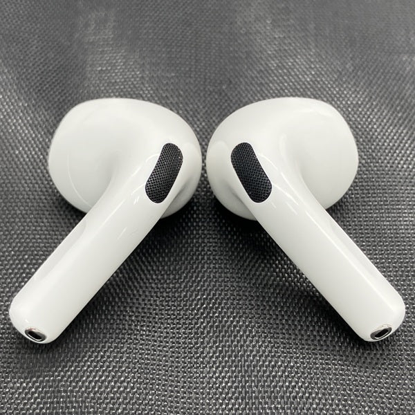 【中古】AirPods 4 MXP63J/A【秋葉原】