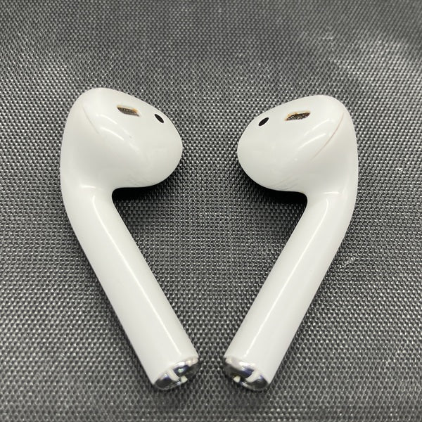 【中古】AirPods with Charging Case MV7N2J/A【秋葉原】
