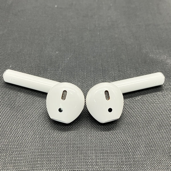 【中古】AirPods with Charging Case MV7N2J/A【秋葉原】