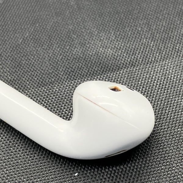 【中古】AirPods with Charging Case MV7N2J/A【秋葉原】