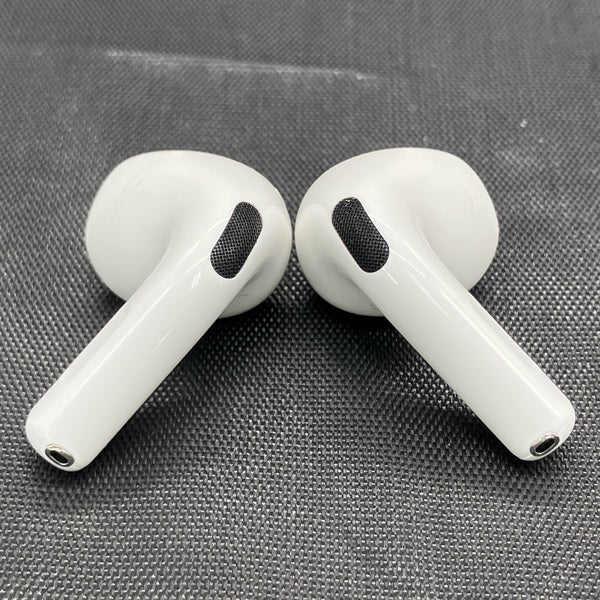 【中古】AirPods 4 MXP93J/A（アクティブノイズキャンセリング搭載）【秋葉原】