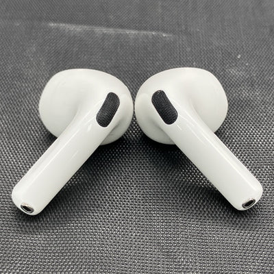 【中古】AirPods 4 MXP93J/A（アクティブノイズキャンセリング搭載）【秋葉原】