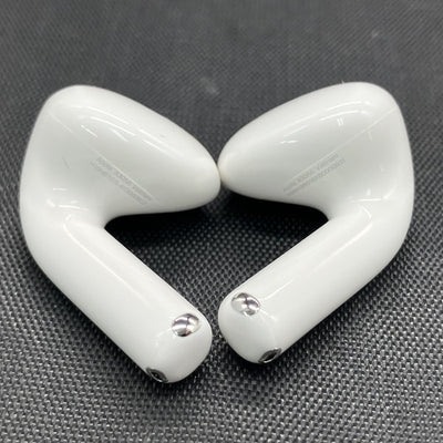【中古】AirPods 4 MXP93J/A（アクティブノイズキャンセリング搭載）【秋葉原】