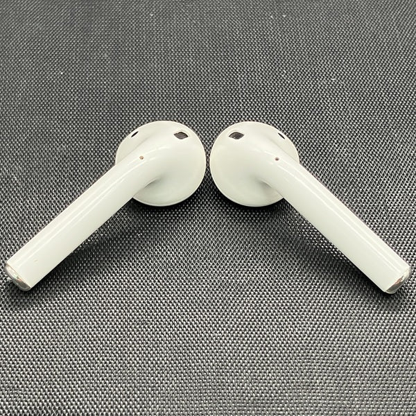 【中古】AirPods with Charging Case MV7N2J/A【秋葉原】