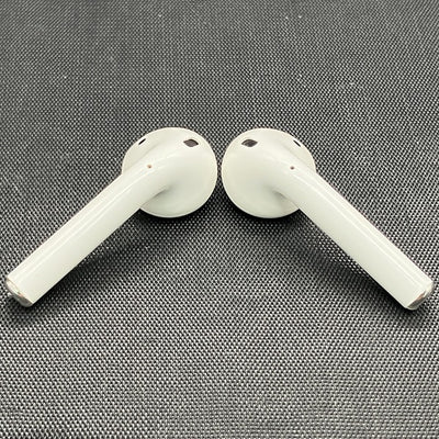 【中古】AirPods with Charging Case MV7N2J/A【秋葉原】
