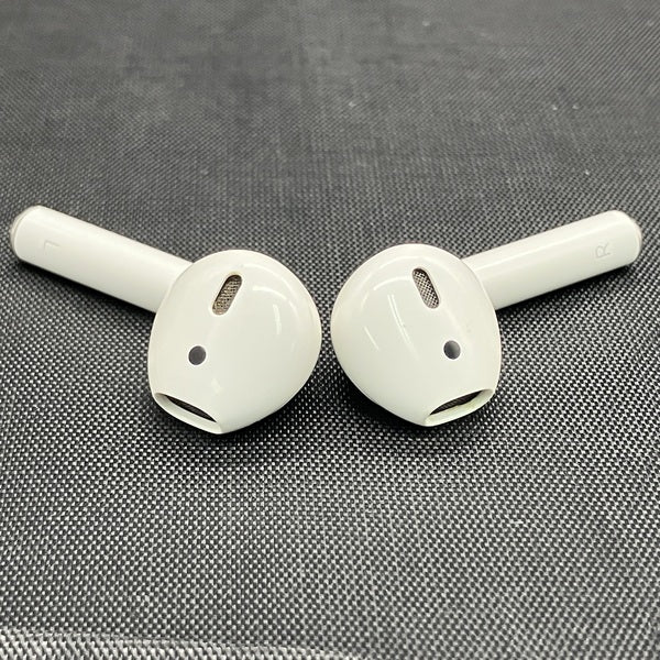 【中古】AirPods with Charging Case MV7N2J/A【秋葉原】