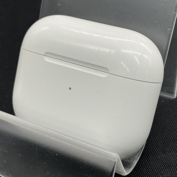 【中古】AirPods Lightning 充電ケース (第3世代)【秋葉原】