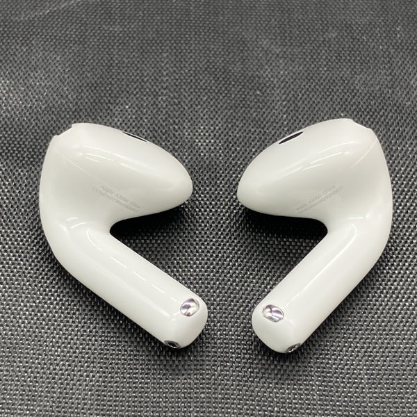 【中古】AirPods 4 MXP93J/A（アクティブノイズキャンセリング搭載）【秋葉原】