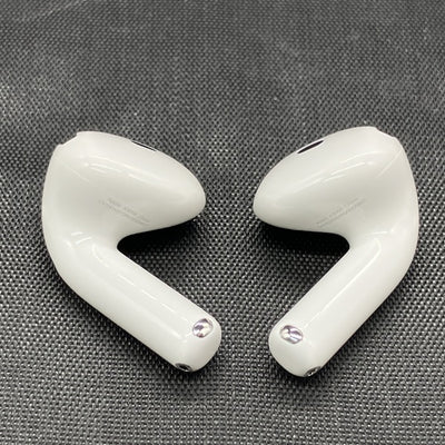 【中古】AirPods 4 MXP93J/A（アクティブノイズキャンセリング搭載）【秋葉原】