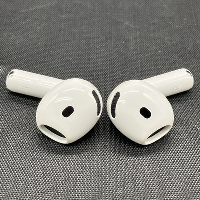 【中古】AirPods 4 MXP93J/A（アクティブノイズキャンセリング搭載）【秋葉原】