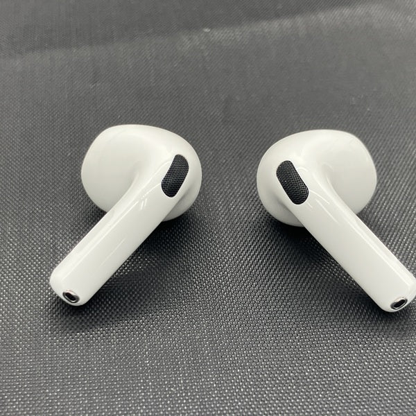 【中古】AirPods 4 MXP93J/A（アクティブノイズキャンセリング搭載）【秋葉原】