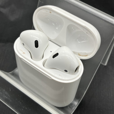 【中古】AirPods with Charging Case MV7N2J/A【秋葉原】