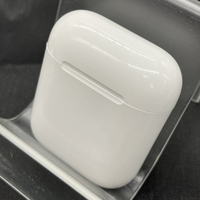 【中古】AirPods with Charging Case MV7N2J/A【秋葉原】