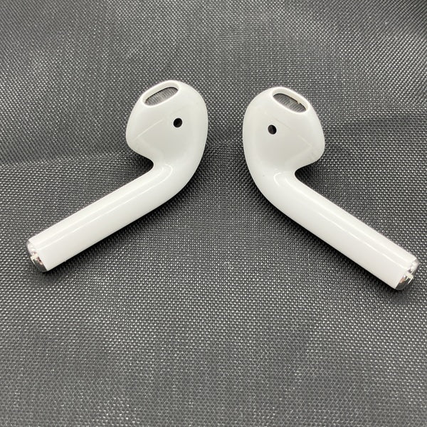 【中古】AirPods with Charging Case MV7N2J/A【秋葉原】