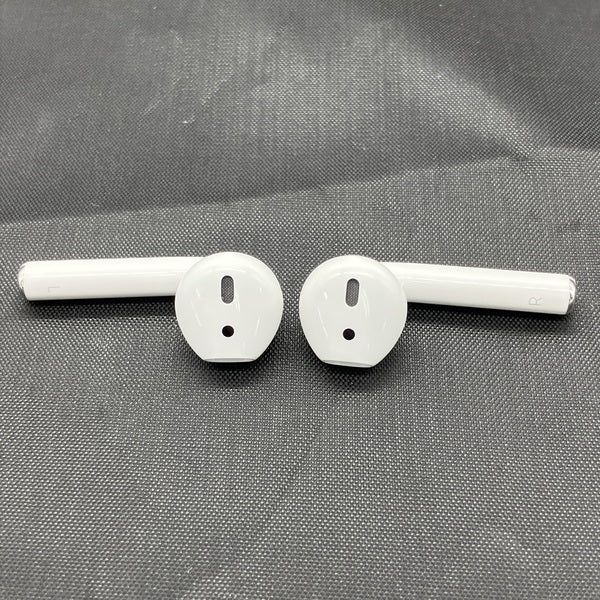 【中古】AirPods with Charging Case MV7N2J/A【秋葉原】