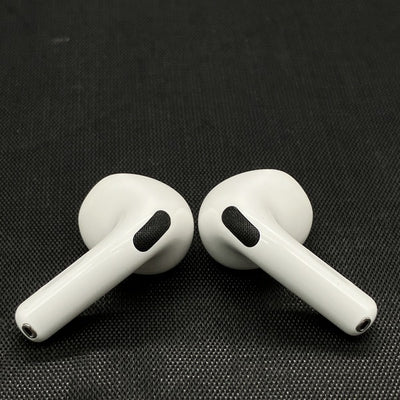 【中古】AirPods 4 MXP93J/A（アクティブノイズキャンセリング搭載）【秋葉原】