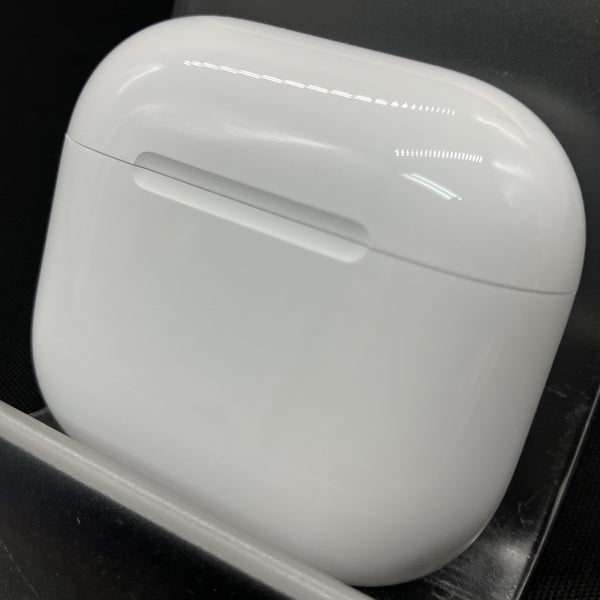 【中古】AirPods 4 MXP93J/A（アクティブノイズキャンセリング搭載）【秋葉原】