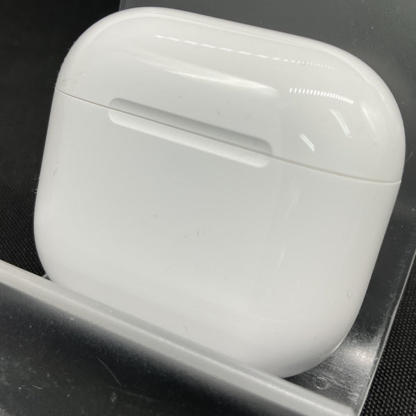 【中古】AirPods 4 MXP93J/A（アクティブノイズキャンセリング搭載）【秋葉原】