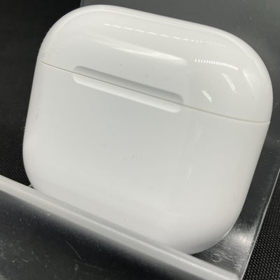 【中古】AirPods 4 MXP93J/A（アクティブノイズキャンセリング搭載）【秋葉原】