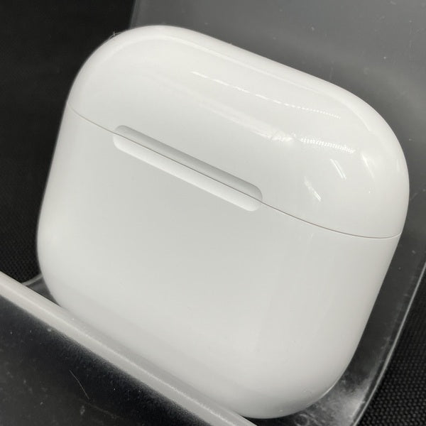 【中古】AirPods 4 MXP93J/A（アクティブノイズキャンセリング搭載）【秋葉原】